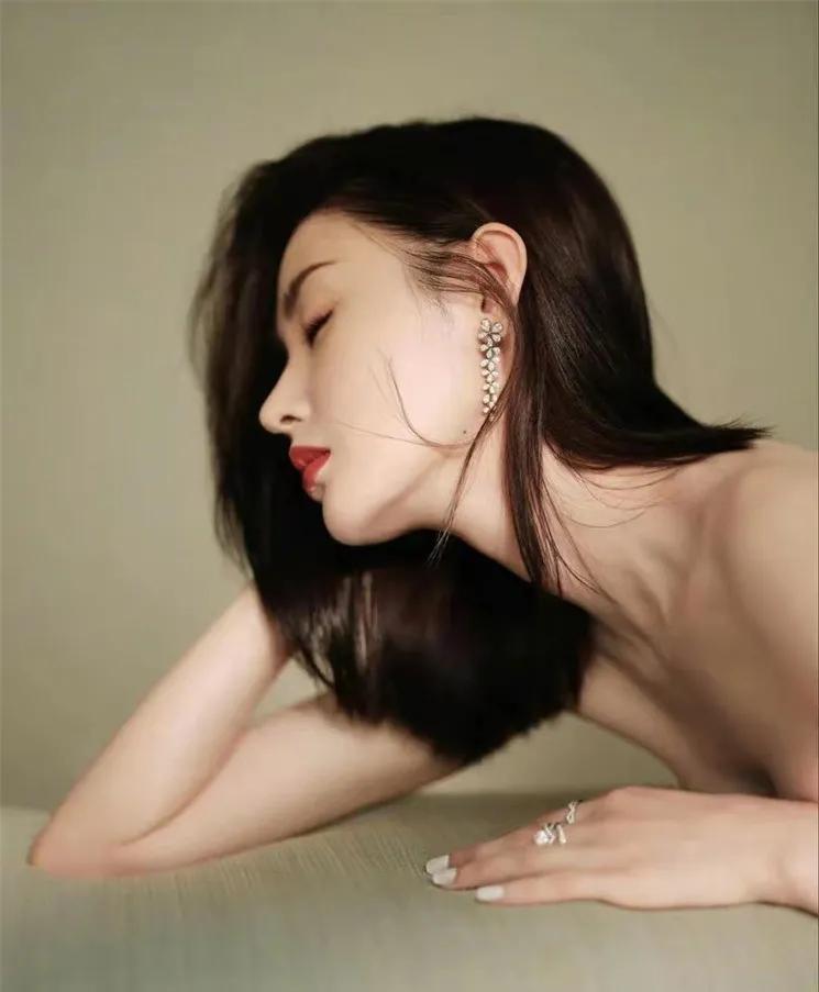 嘴巴有点突出怎么化唇妆,没有唇形怎么画唇妆手把手教