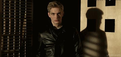 皮衣穿什么款式比较好,皮衣选什么版型百搭好看