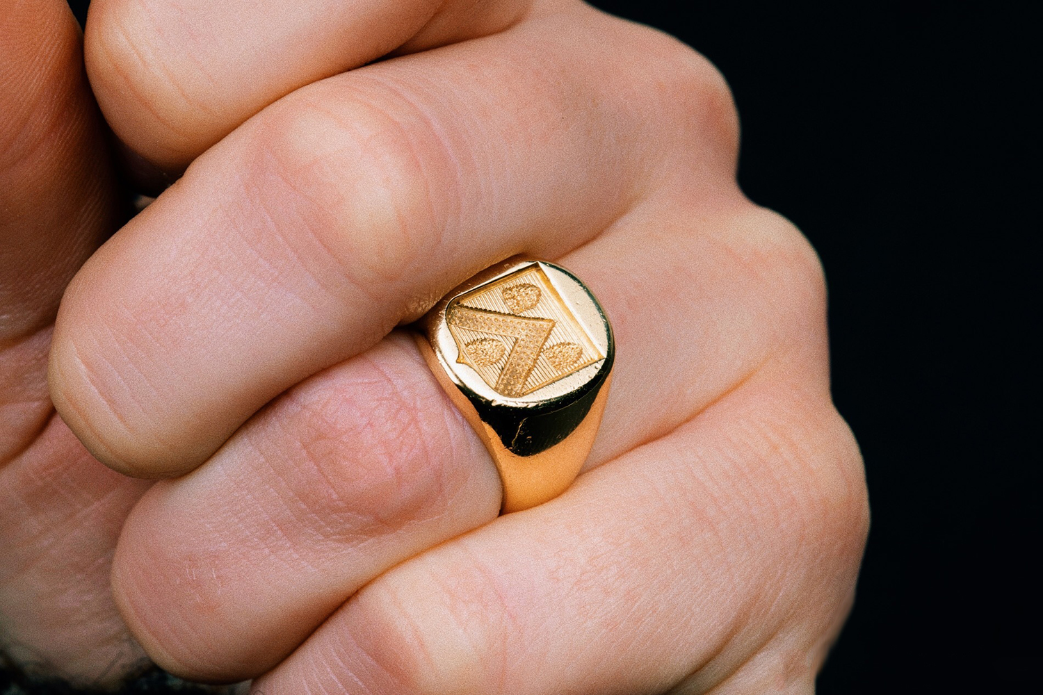 男戒很难看？因为你们没看过这些设计