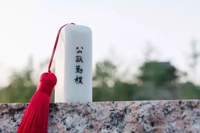 高校定制17000枚戒指送毕业生,硬核大学开学送戒指