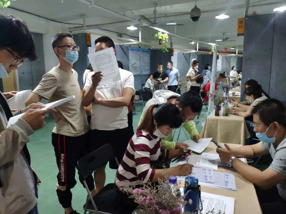 显摆工作,显摆招聘靠谱吗