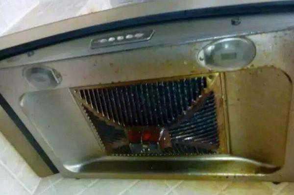 油烟机油污怎么去除最简单方法,抽油烟机上的油污用什么快速去除