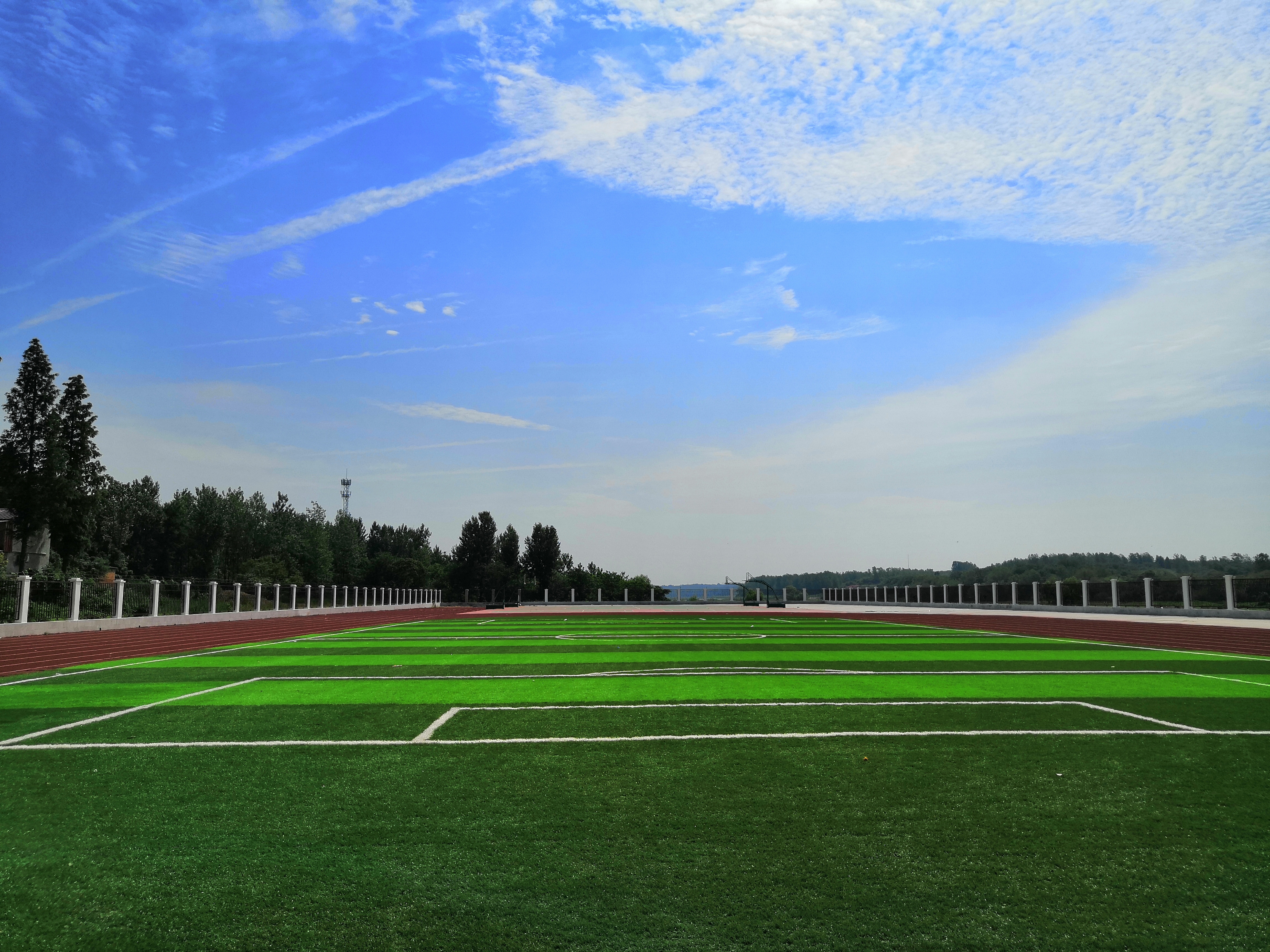 平桥区推进中小*运学**动场标准化建设，塑胶运动场比例达70%