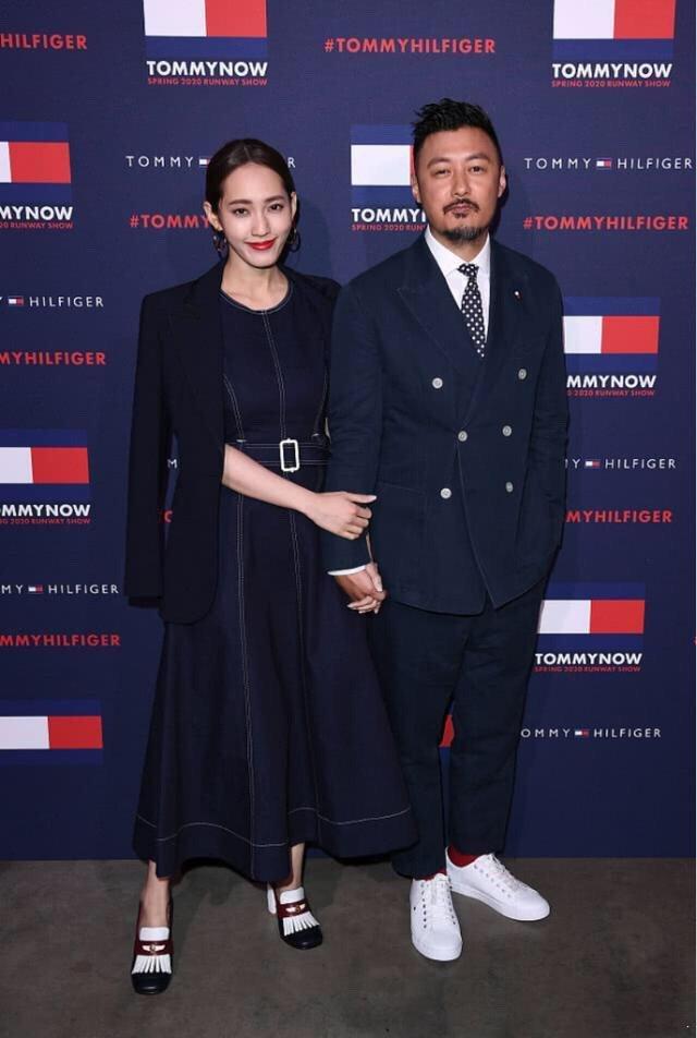 余文乐婚后发福夫妻同框像隔辈,余文乐发福变普通大叔