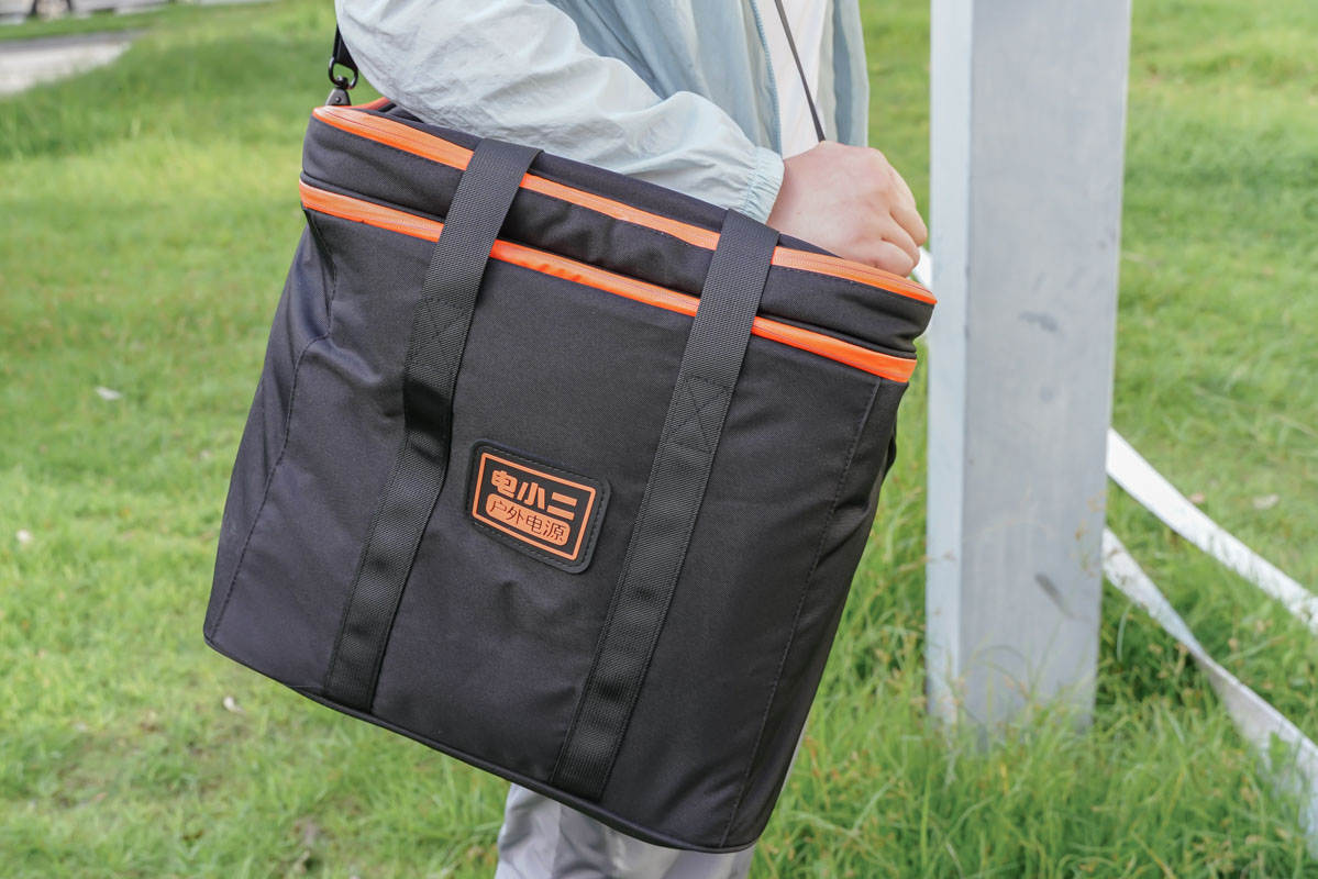 外出露营用电全靠它,电霸级别电小二户外电源1800W测评