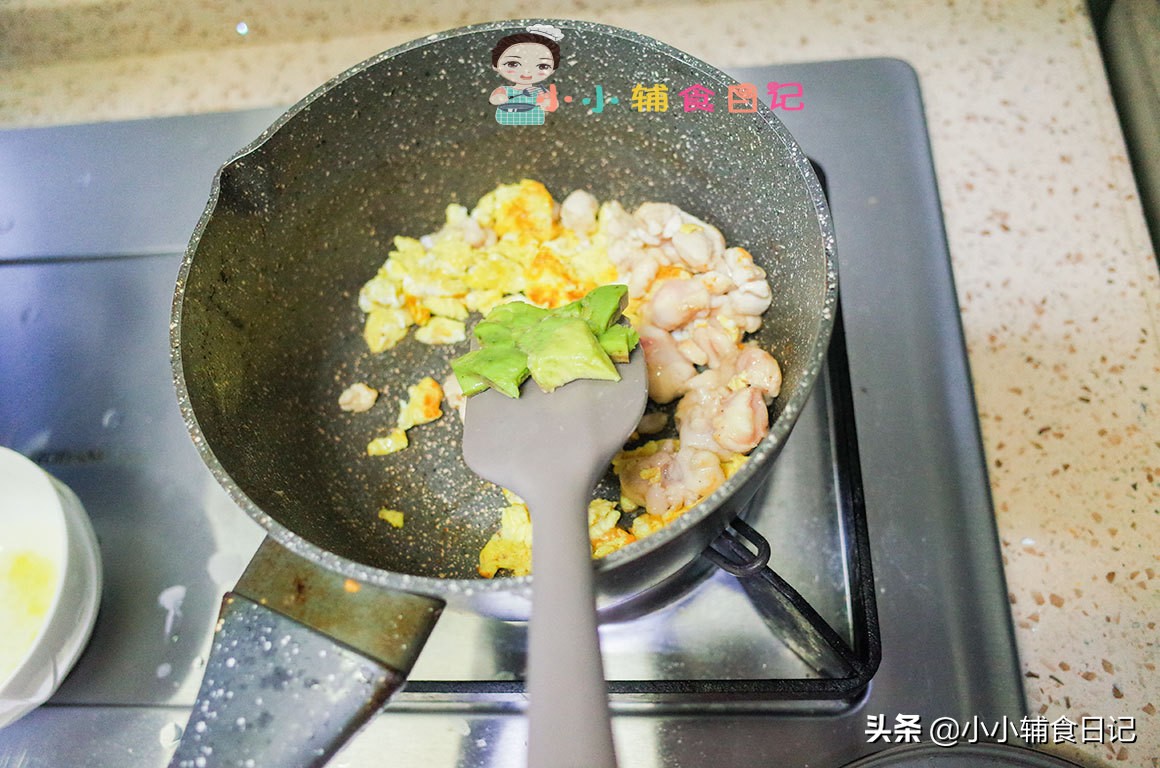 牛油果很硬很生可以直接吃吗,牛油果熟了果肉是硬的还是软的