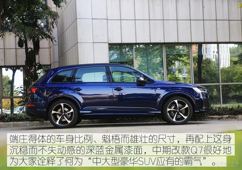 68.98万元起全新奥迪q7无畏登场,精致的霸气感新款奥迪q7实车