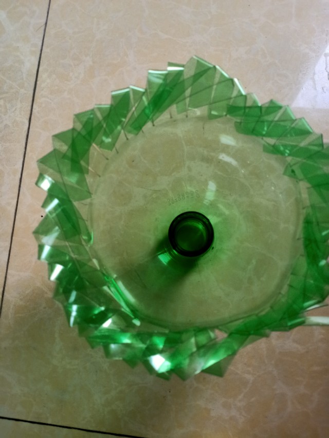 浇花瓶手工制作,自制简易花园小花瓶