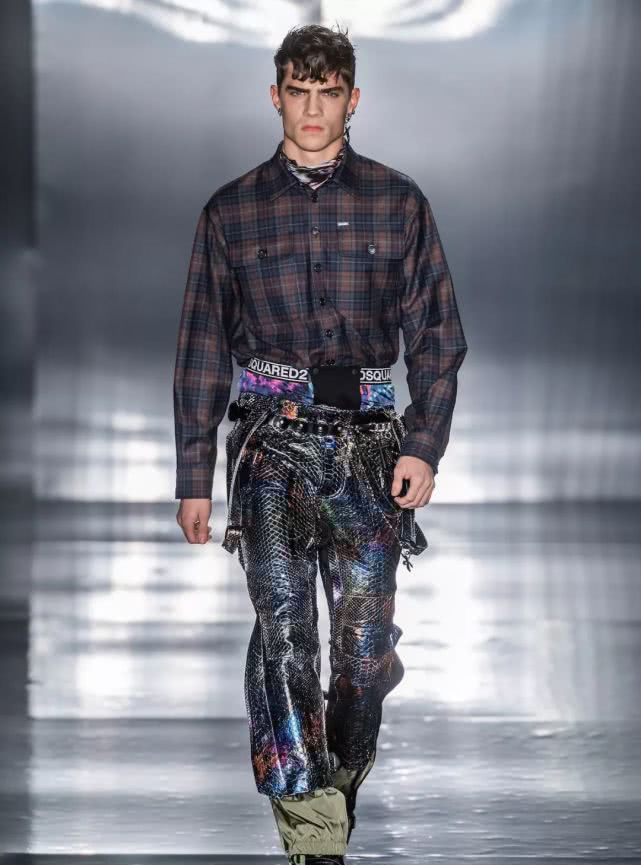 把裤子穿在肚脐上面会怎么样,把裤子扎进腰里的穿搭