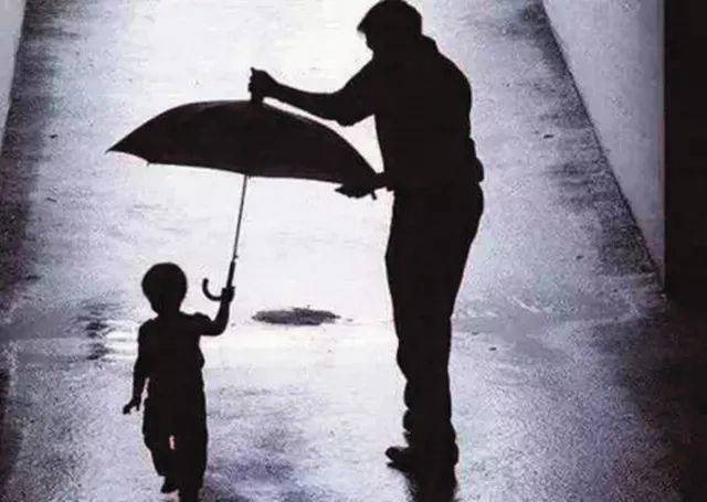 发朋友圈忘记屏蔽父母的尴尬,朋友圈屏蔽父母就是不孝吗