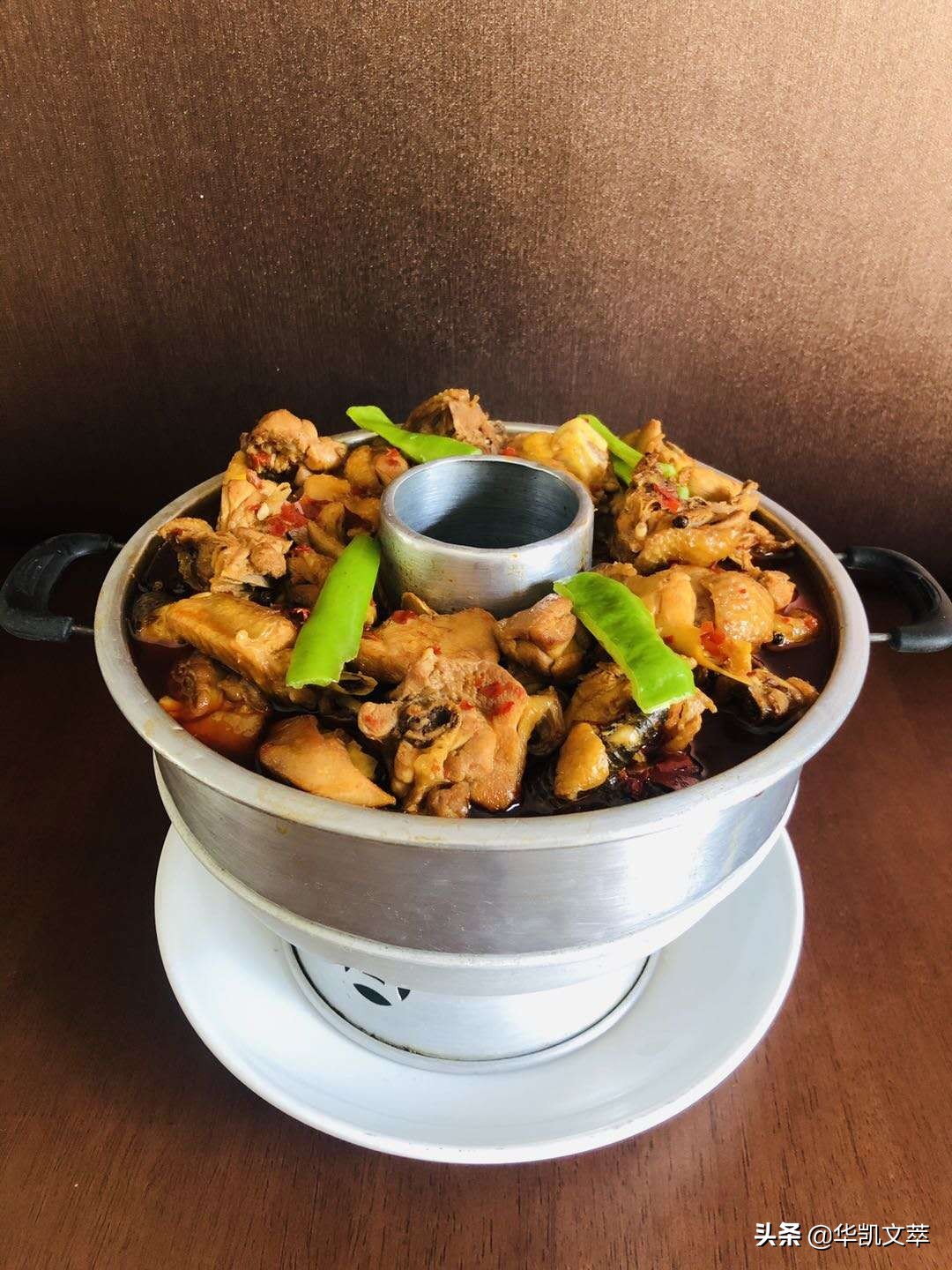 当阳郭场火锅鸡先炒红酱还是黑酱,当阳郭场火锅鸡全国有加盟店吗