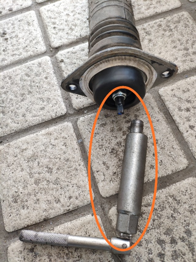 汽车异常振动报警是怎么回事,汽车转弯遇到颠簸路时底盘异响