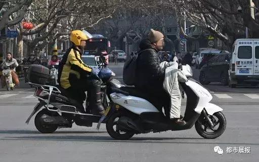 徐州上百万人骑电动车,戴头盔的不足两成!理由千奇百怪