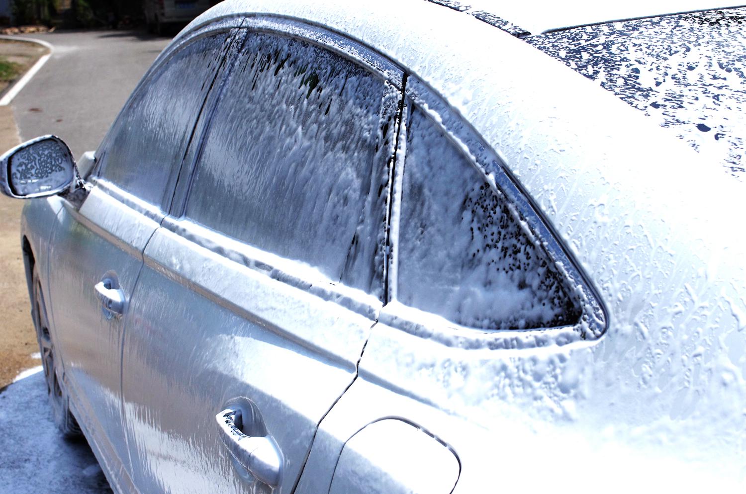 汽车塑料上的污渍怎么去除,汽车上的油烟污渍如何处理