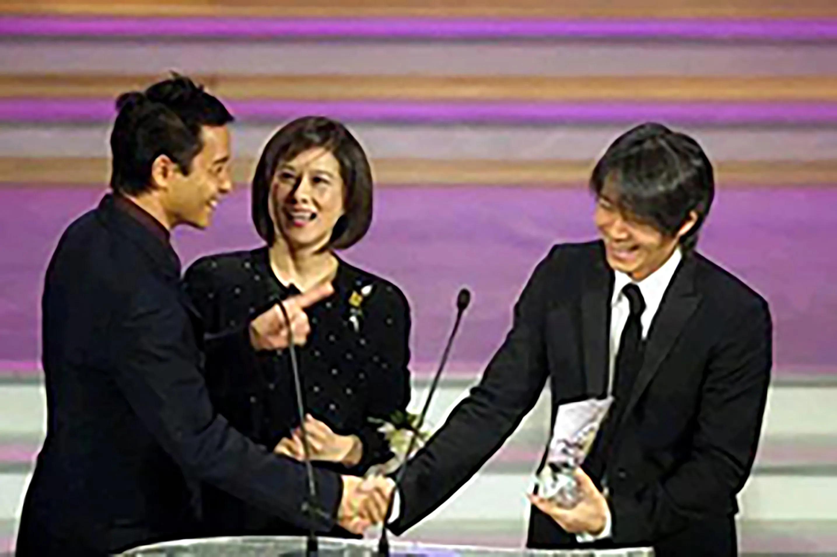 无法重拍的瞬间,梅艳芳周润发张国荣同台颁奖