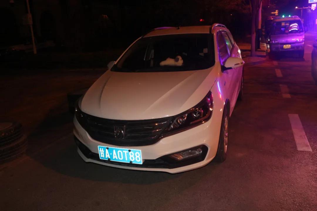 占用消防通道的车主应该怎么处罚,占用消防通道的私家车被拖走