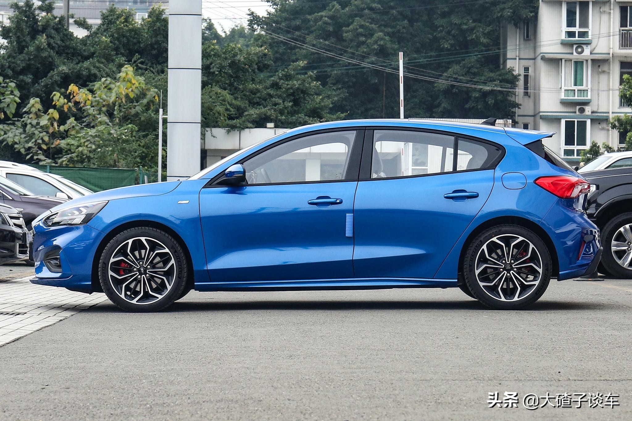 经典福克斯两厢1.8马力咋那么小,经典福克斯两厢1.8手动挡中控图片