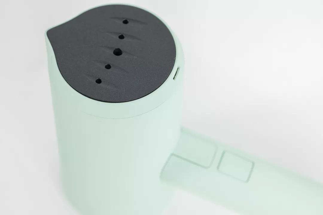 李佳琦带火的“东方戴森”:超大蒸汽一次熨5件，60秒摆平一件衣物