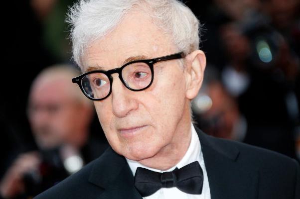 美国84岁导演与韩裔继女跨越35岁年龄差相爱，要将所有财产留给她