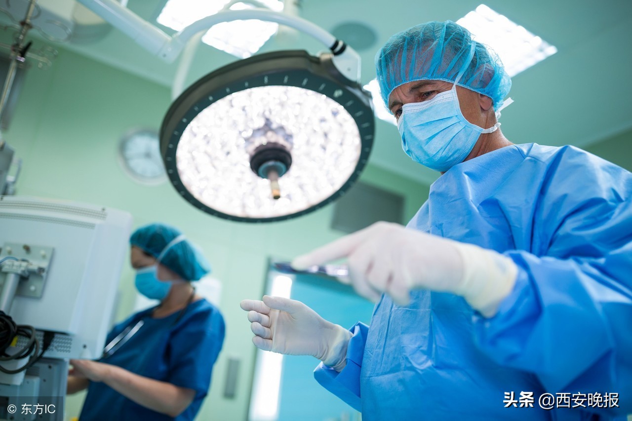 胳膊肘长疙瘩是癌症的前兆,老人胳膊上长大脓包什么原因