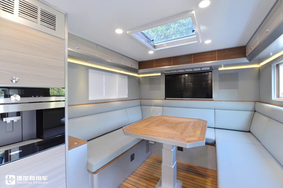 顶级越野房车8x8阿莫迪罗双层,移动的钢铁城堡