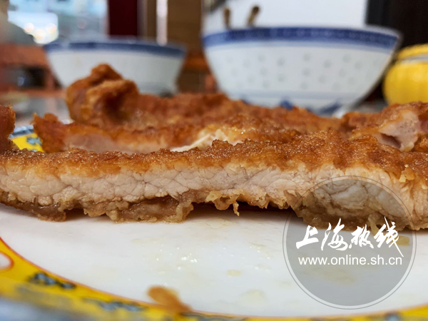 上海最好吃的辣酱油炸猪排,上海特色炸猪排辣酱油是标配