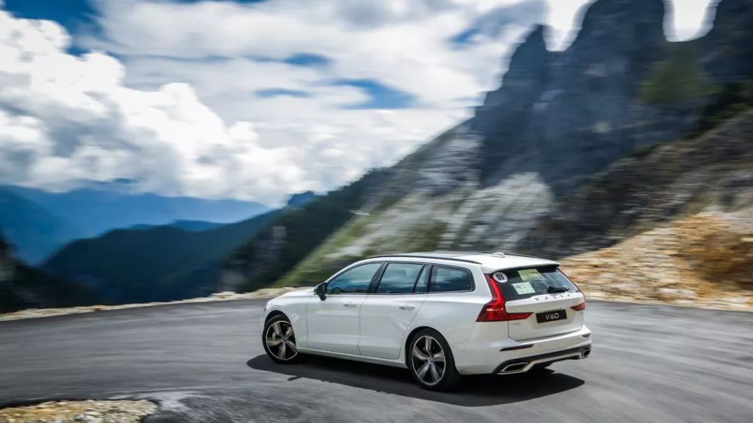 沃尔沃旅行车v60和v90碰撞测试,沃尔沃旅行车v6017年二手车价格