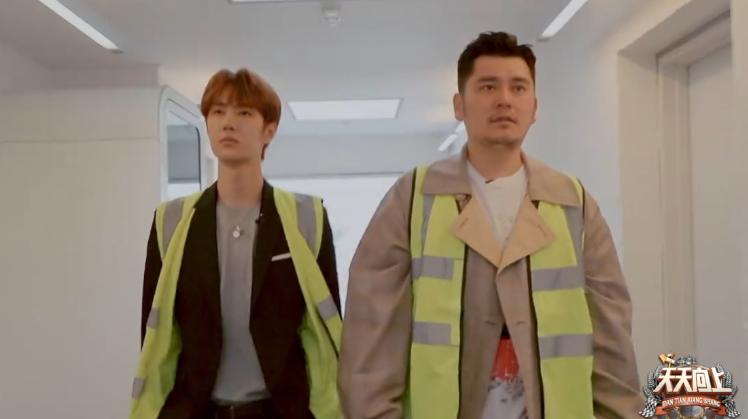 王一博在乐高工厂视频,王一博乐高总部照片