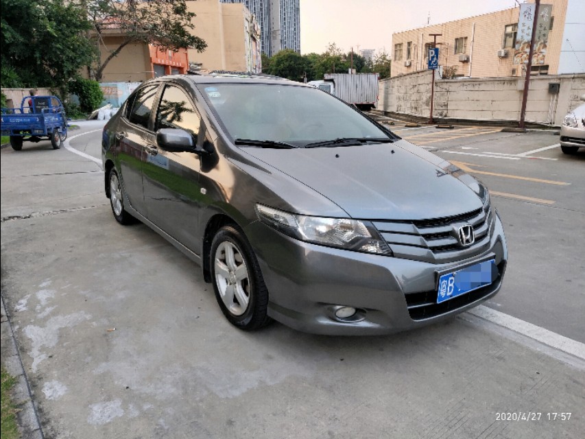 锋范2009款1.8自动挡大不大,2010本田锋范1.8自动挡怎么样