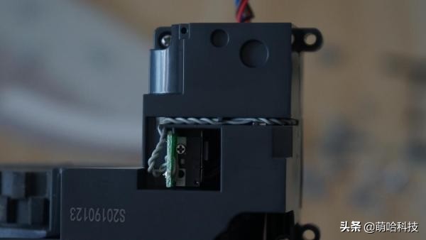 石头扫地机器人拆垃圾盒,石头扫地机器人t6拆解