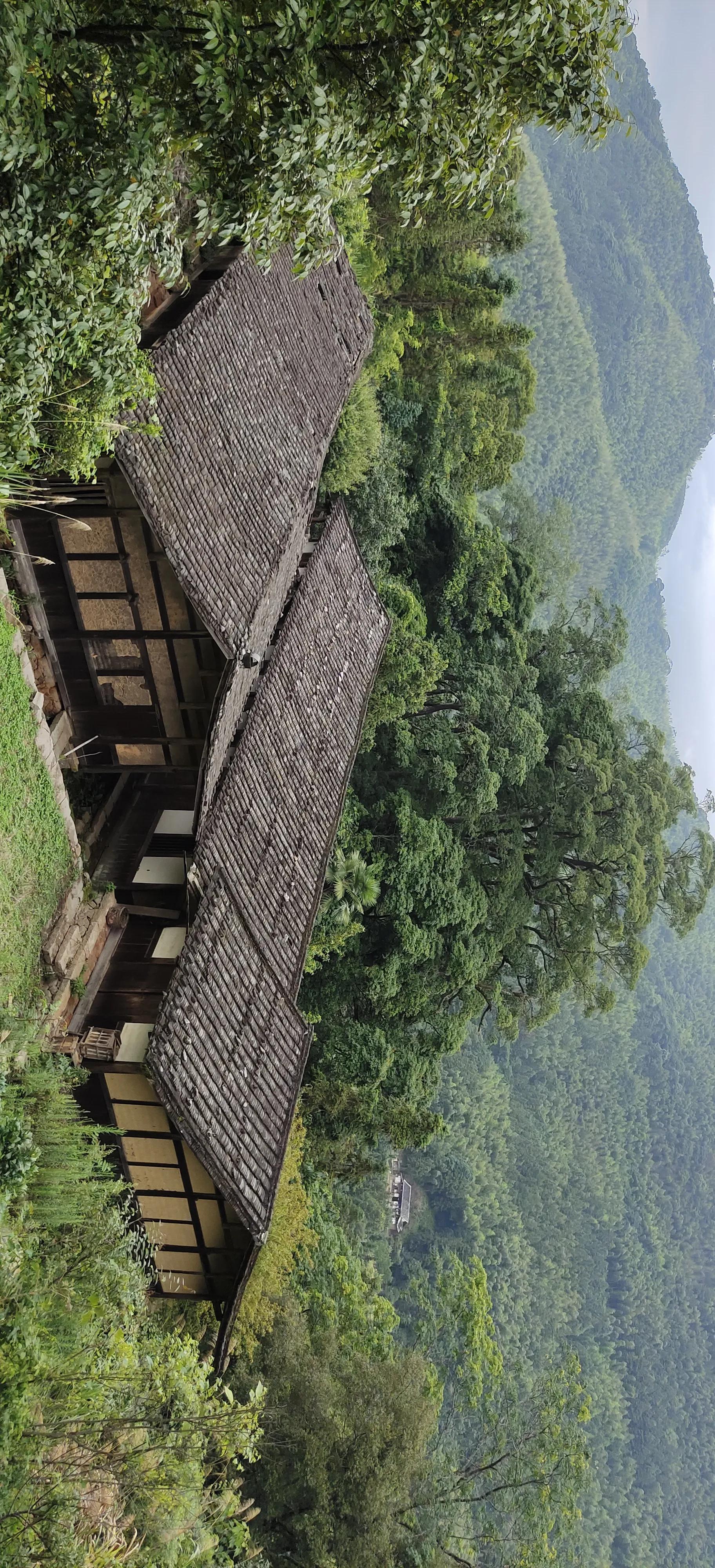 登上绝壁悬崖感受一览众山小,登上泰山之巅的感觉