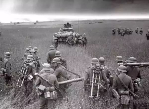 足球生死战,足球场上的生死瞬间