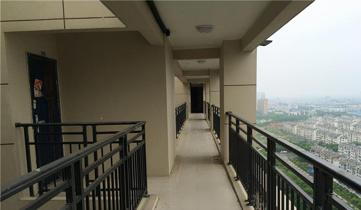 两梯四户连廊的房子有哪些优缺点,连廊房居住体验到底好不好