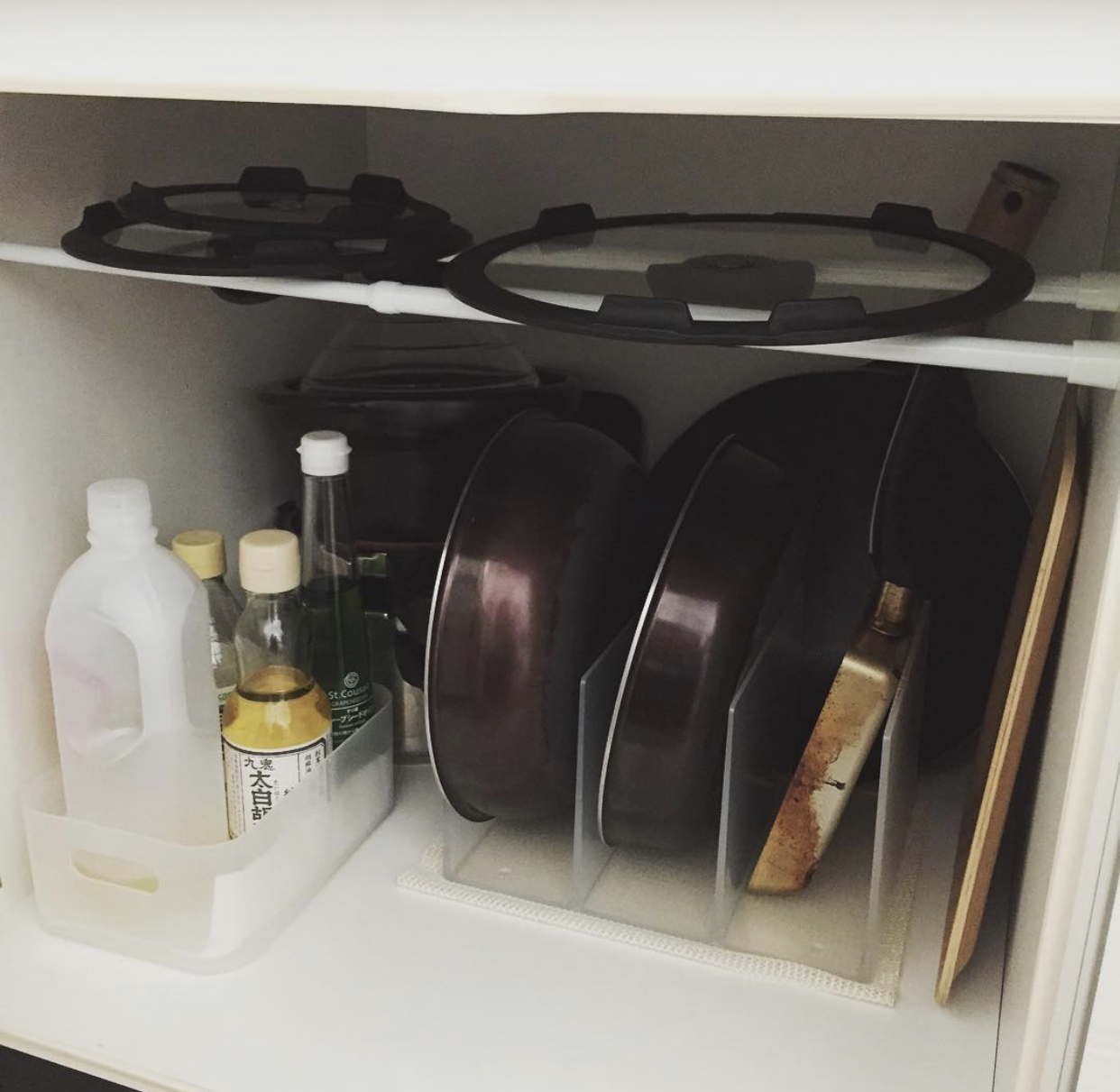 厨房锅具收纳墙上,锅具收纳小妙招废物利用