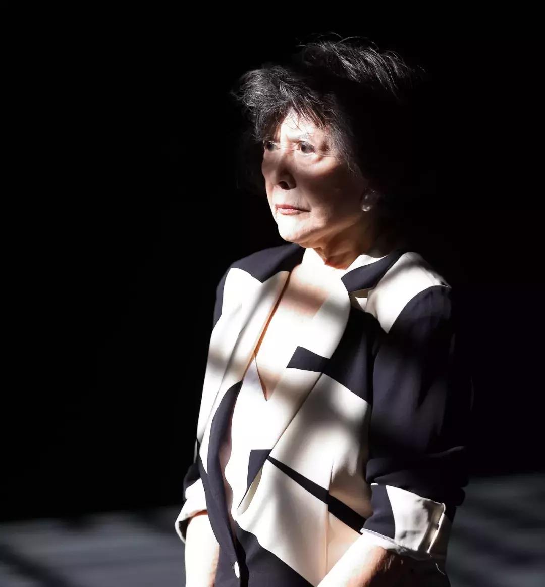 86岁的好莱坞华人教母：我是一只独来独往的豹，不需要结婚