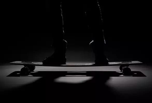 一辆能“隐身”的摩托，停路边贼都找不到