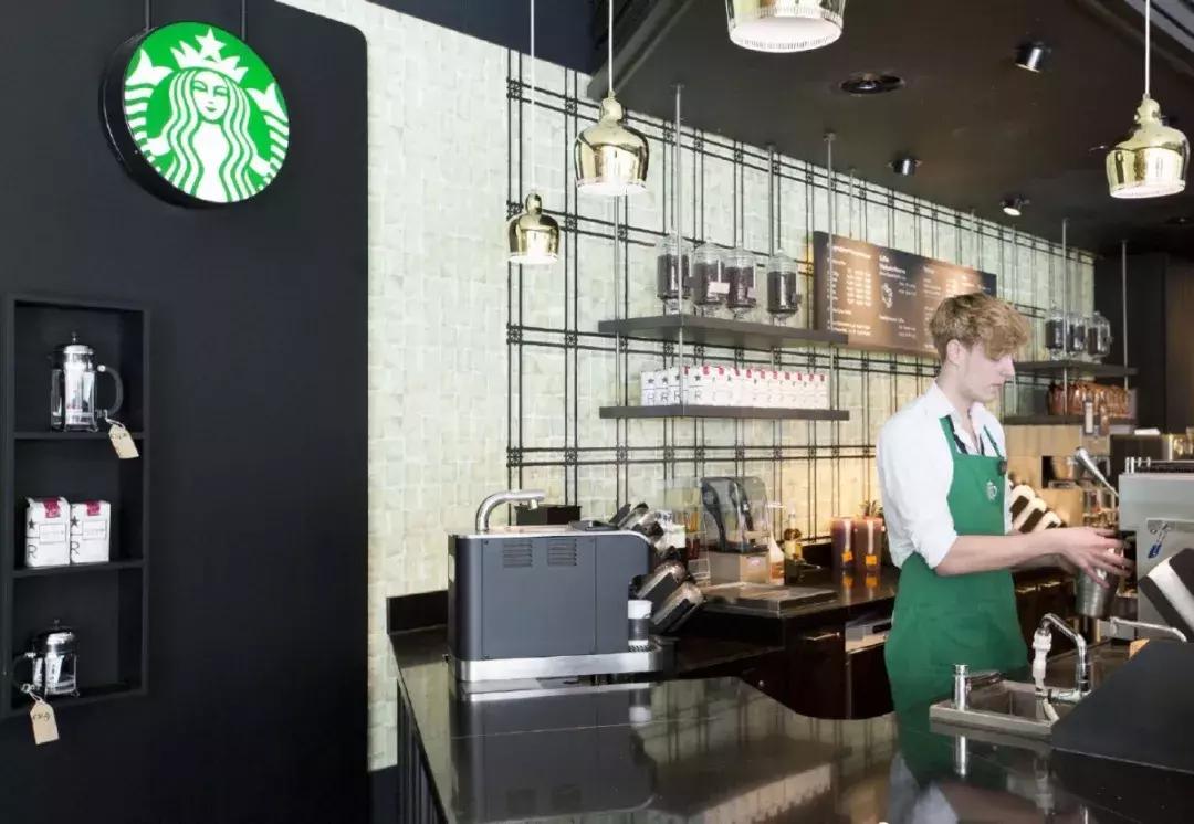 机场里的“十二时辰”，就服史基浦