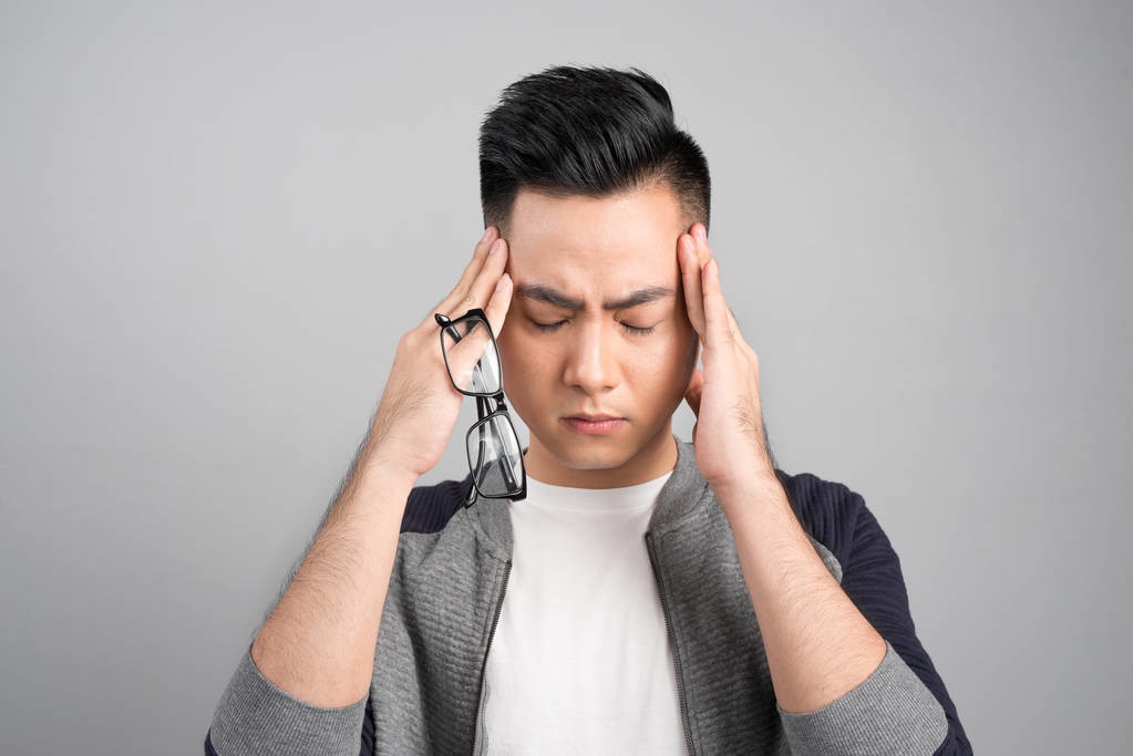 吴医生头疼,患者男37岁突发剧烈头痛5小时