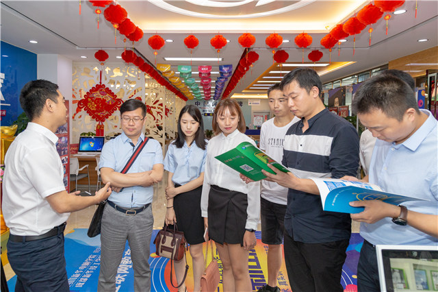 四川新华2019五大专业特色共建学院震撼发布