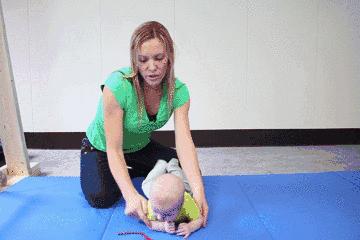 宝宝不愿翻身应该怎么训练他,如何训练宝宝翻身然后再返回来