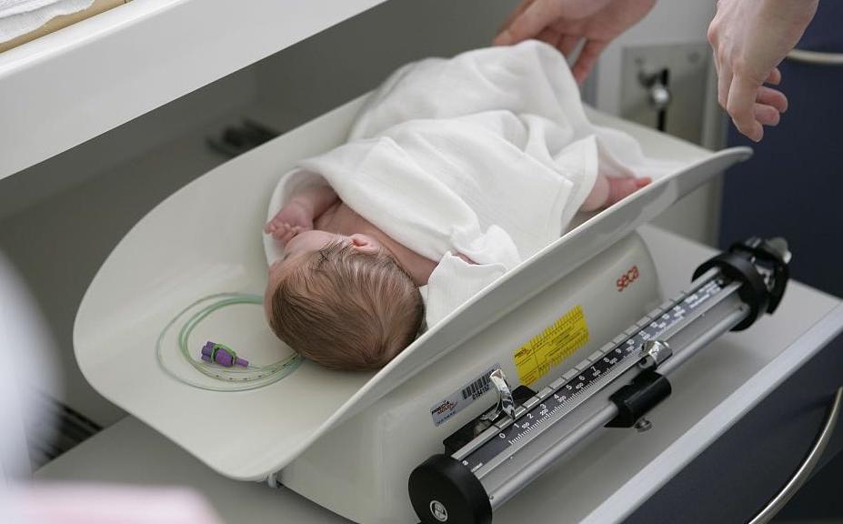 出生35天的宝宝体重多重属于正常,25天的宝宝多重算正常