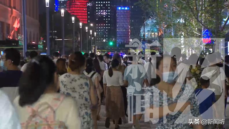 里脊肉、龙虾片…上海小囡高考后摆摊！老父亲：比玩游戏好多了