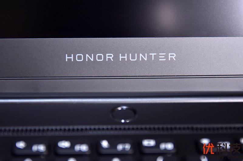 荣耀猎人v700风谷式散热,荣耀猎人游戏本v700i5款测评