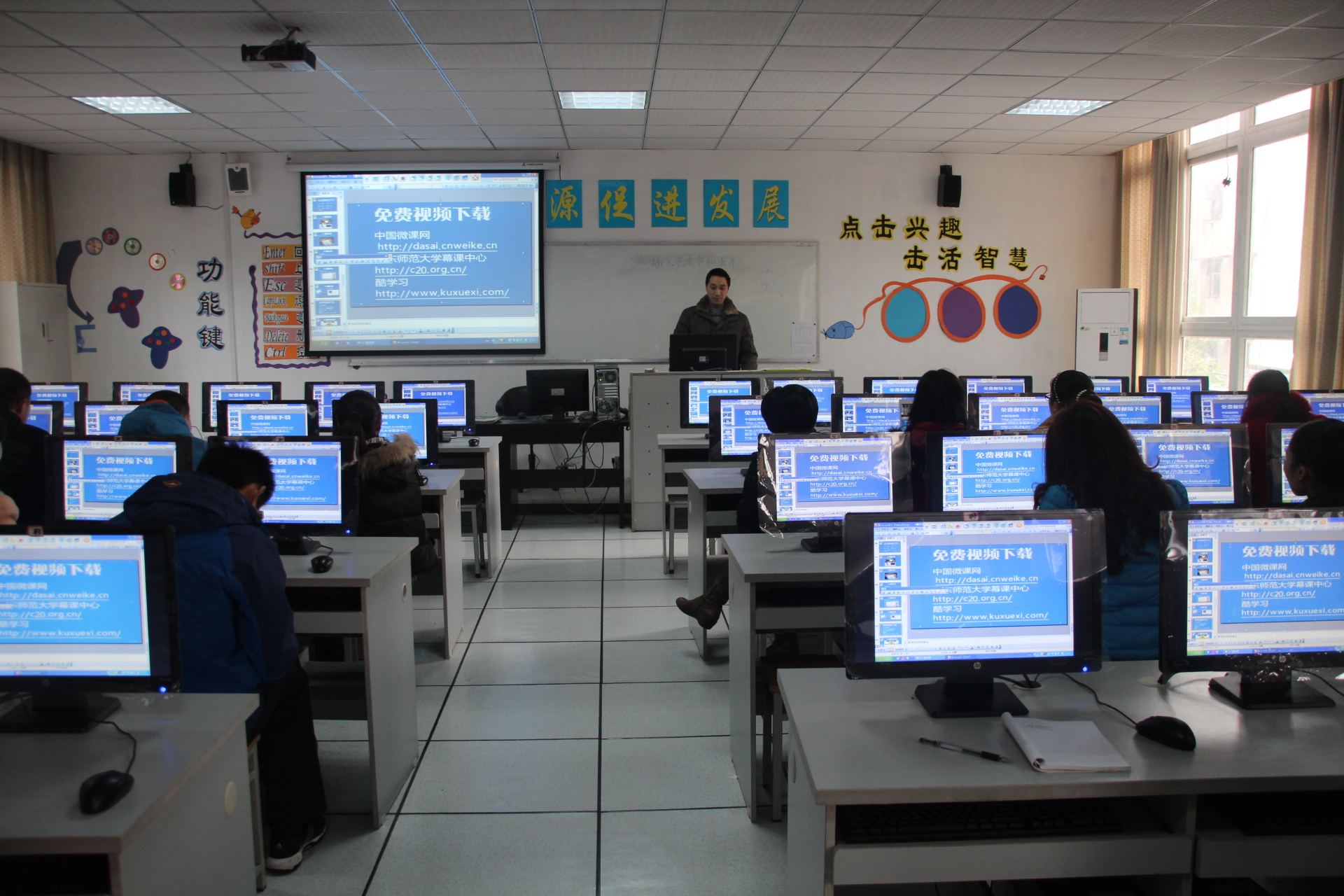 比*力暴**摩托更*力暴**的*力暴**摩托，爽，就完事了！