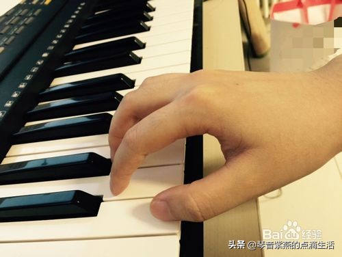 自学电子琴入门电子琴指法如何学,零基础弹电子琴教程母亲