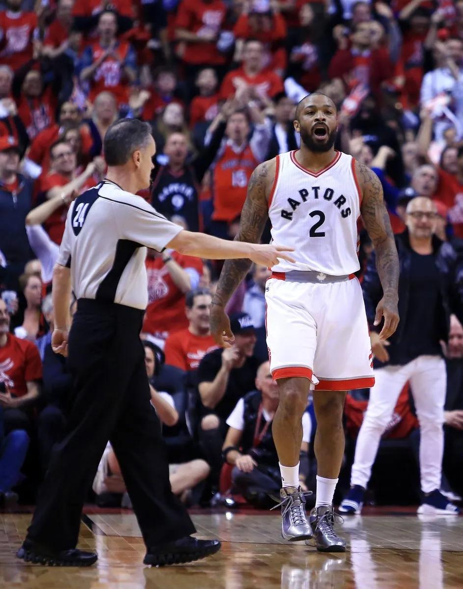 国外版球鞋比国内版便宜,得物球鞋国内版和国外版的区别