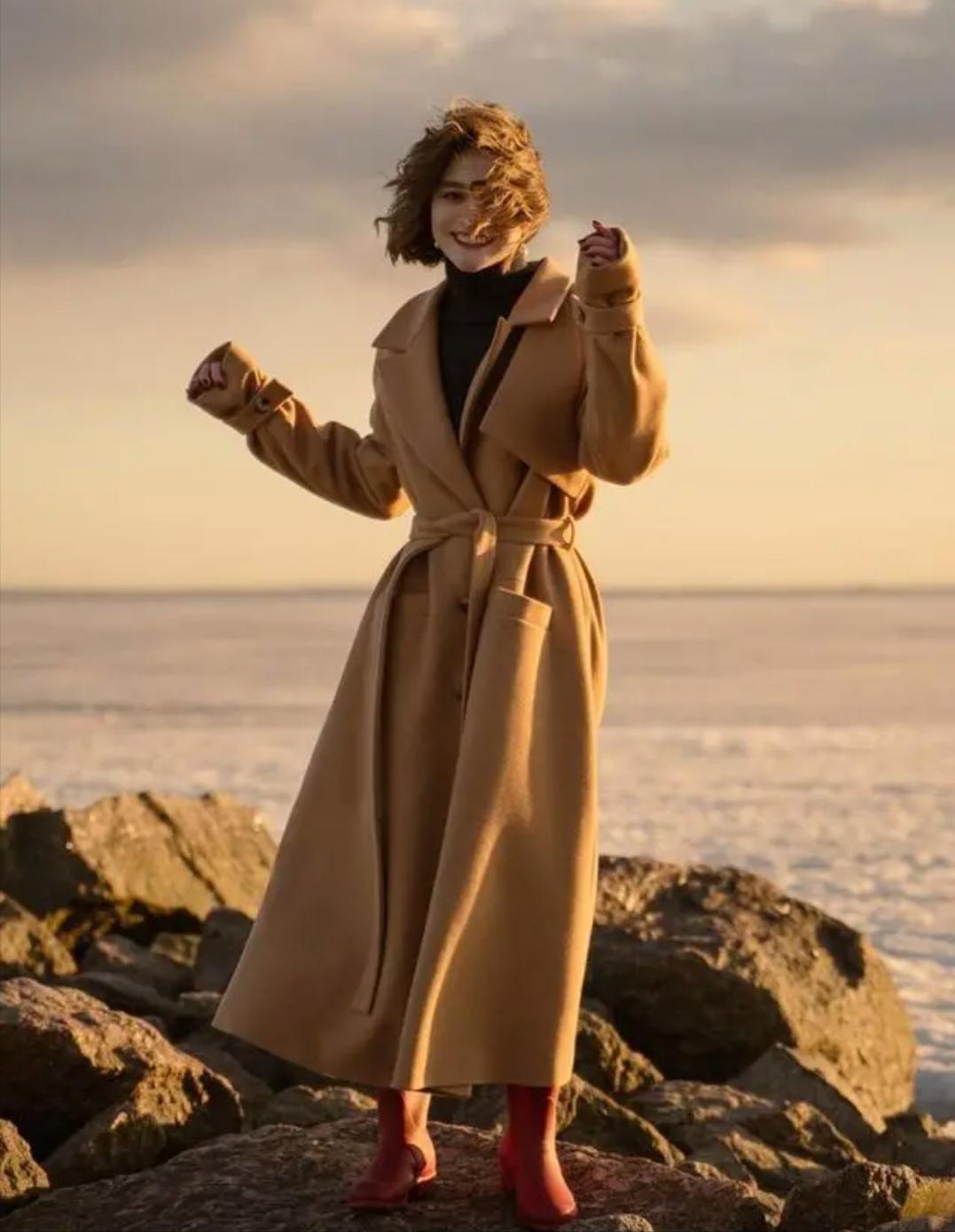 驼色睡衣式大衣穿搭女秋冬,驼色牛角扣大衣穿搭女秋冬