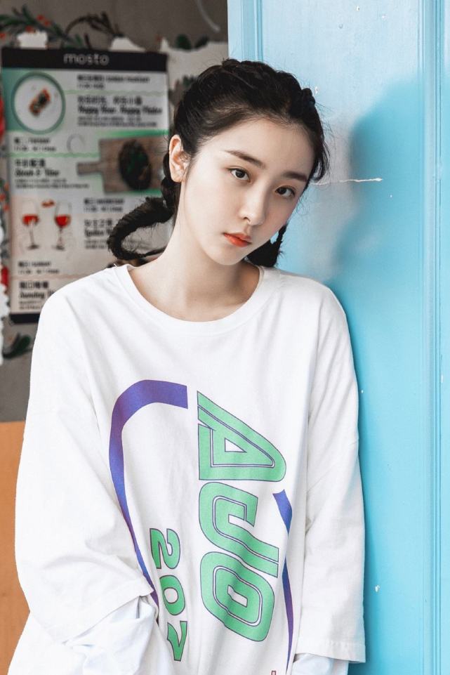 女星怼脸照刘亦菲,周冬雨脸颊凹陷对比图