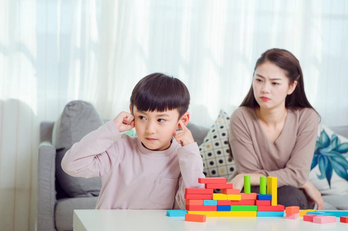 你怕生俩儿子养不起,其实头胎是女儿的妈妈更害怕生二胎