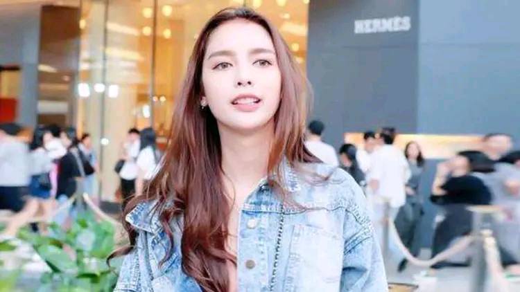 当年中国男子不顾家人反对，坚持娶了泰国人妖皇后，现在生活怎样